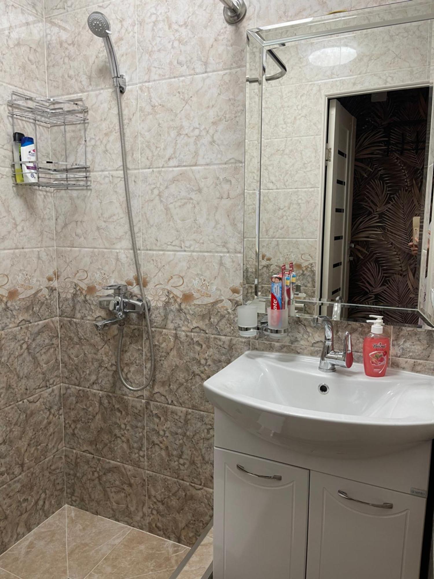 Уютная Комната-Студия В Центре Бишкека Buitenkant foto